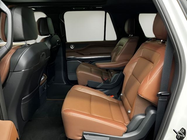 2027 Lincoln Navigator L Reserve