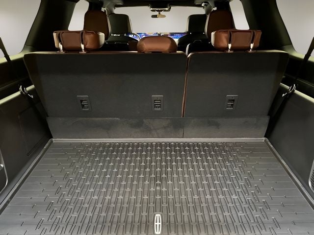 2027 Lincoln Navigator L Reserve