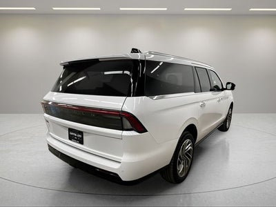 2027 Lincoln Navigator L Reserve
