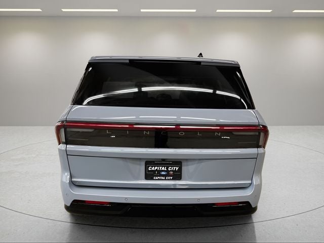 2027 Lincoln Navigator L Reserve