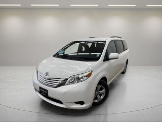 2017 Toyota Sienna LE 8 Passenger